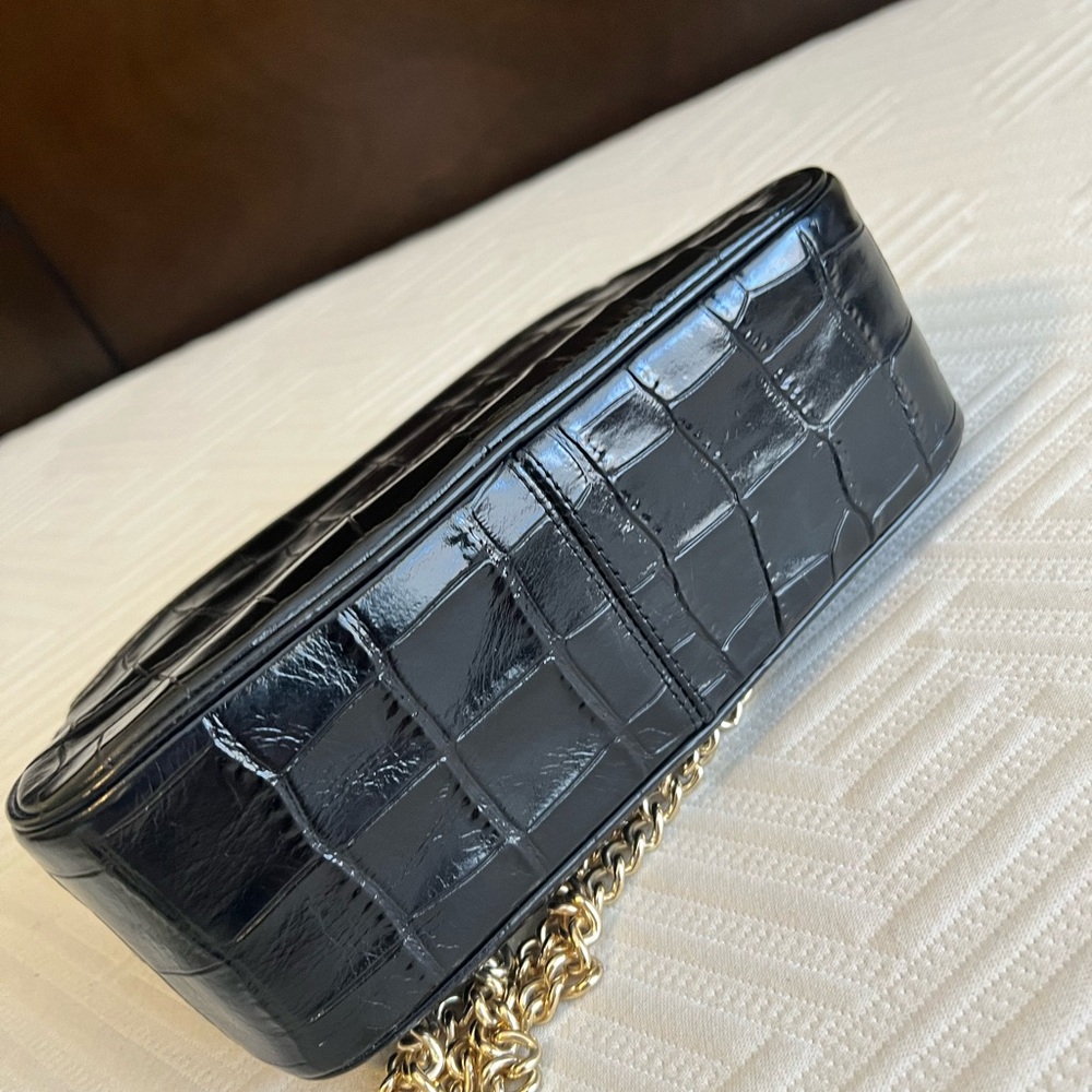 AUTHENTIC Coach Black Croc-Embossed Crossbody Bag with Gold Chain - Picture 5 of 10